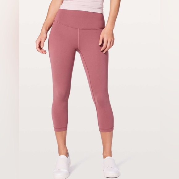 Lululemon Wunder Under Crop (Hi-Rise) *Full-On Luxtreme 21" in So Merlot Size 8 - Picture 4 of 12